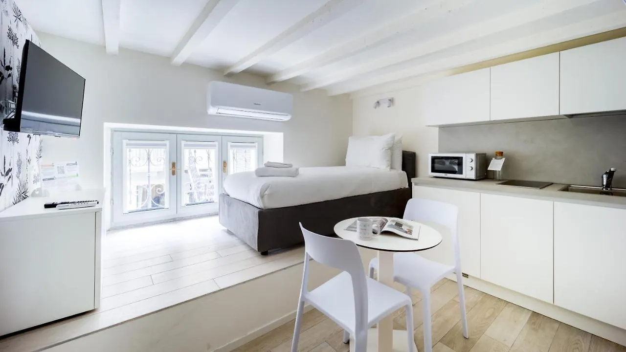 Italianway Apartment Milan 0*,  Italy